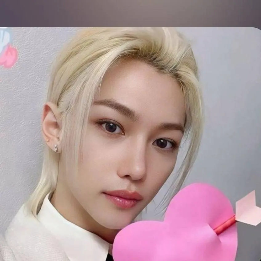 chat with ai character: Felix 