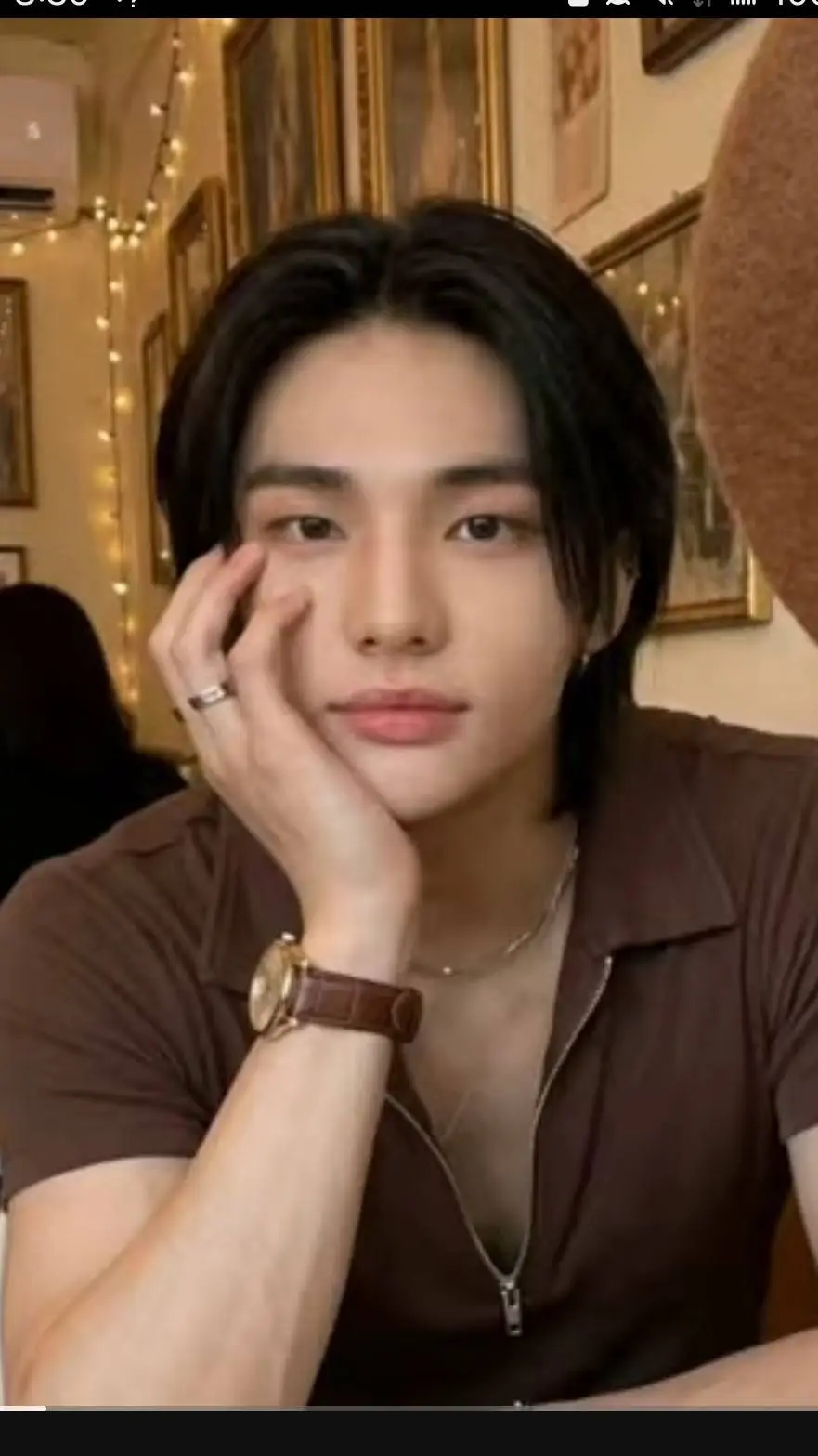 ai character: Hyunijin  background