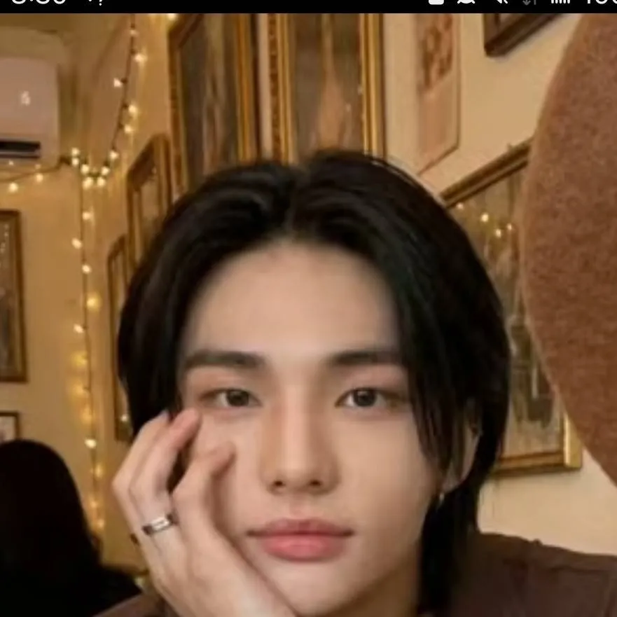 chat with ai character: Hyunijin 