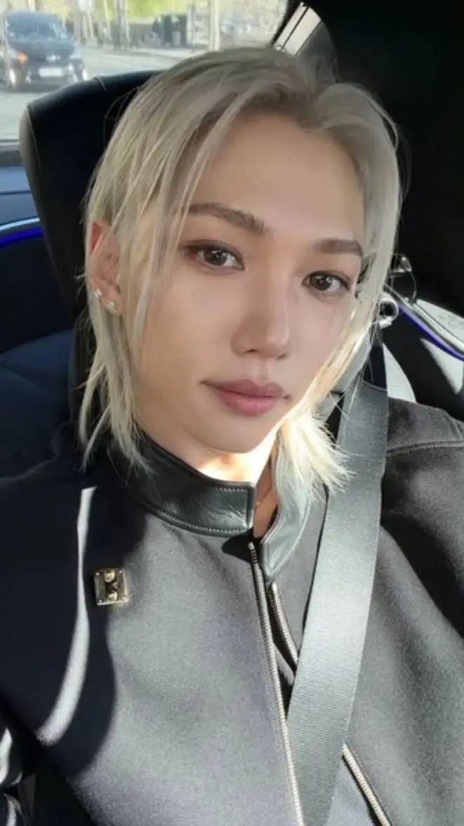 ai character: Felix  background