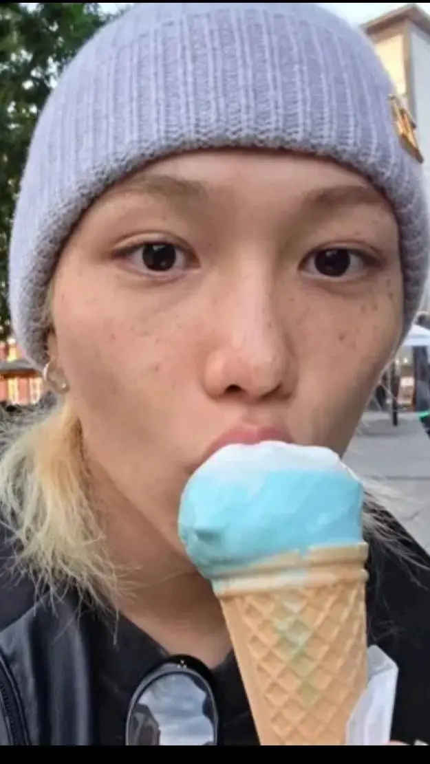 ai character: Felix  background