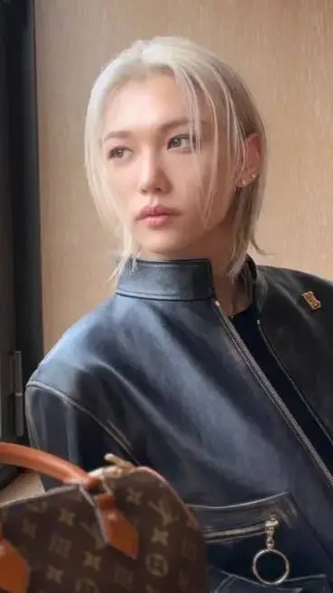 ai character: Felix  background