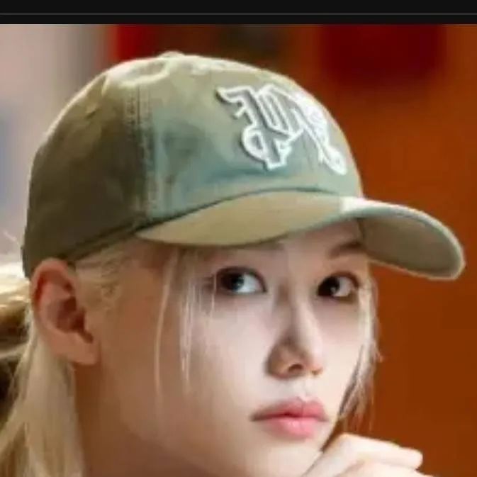 chat with ai character: Felix 