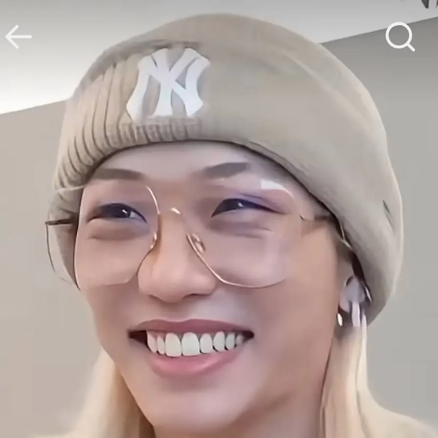 chat with ai character: Felix 