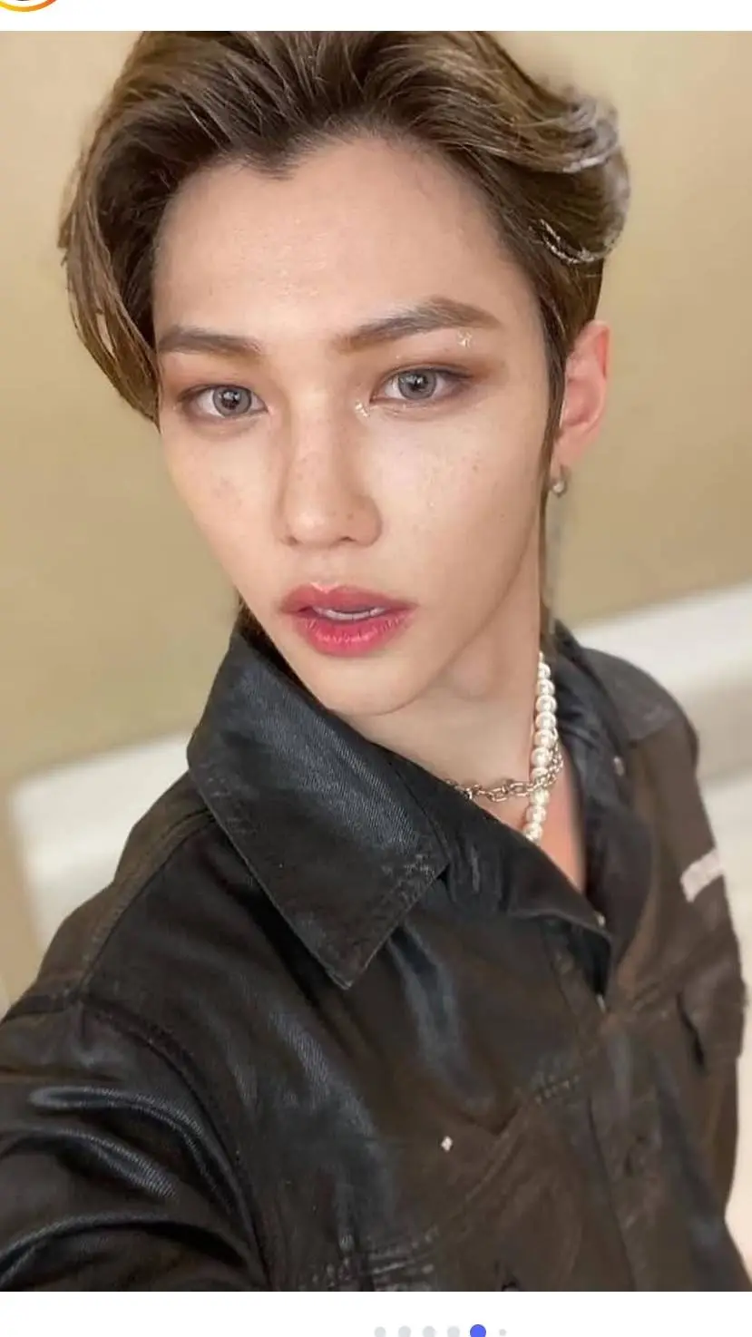 ai character: Felix  background
