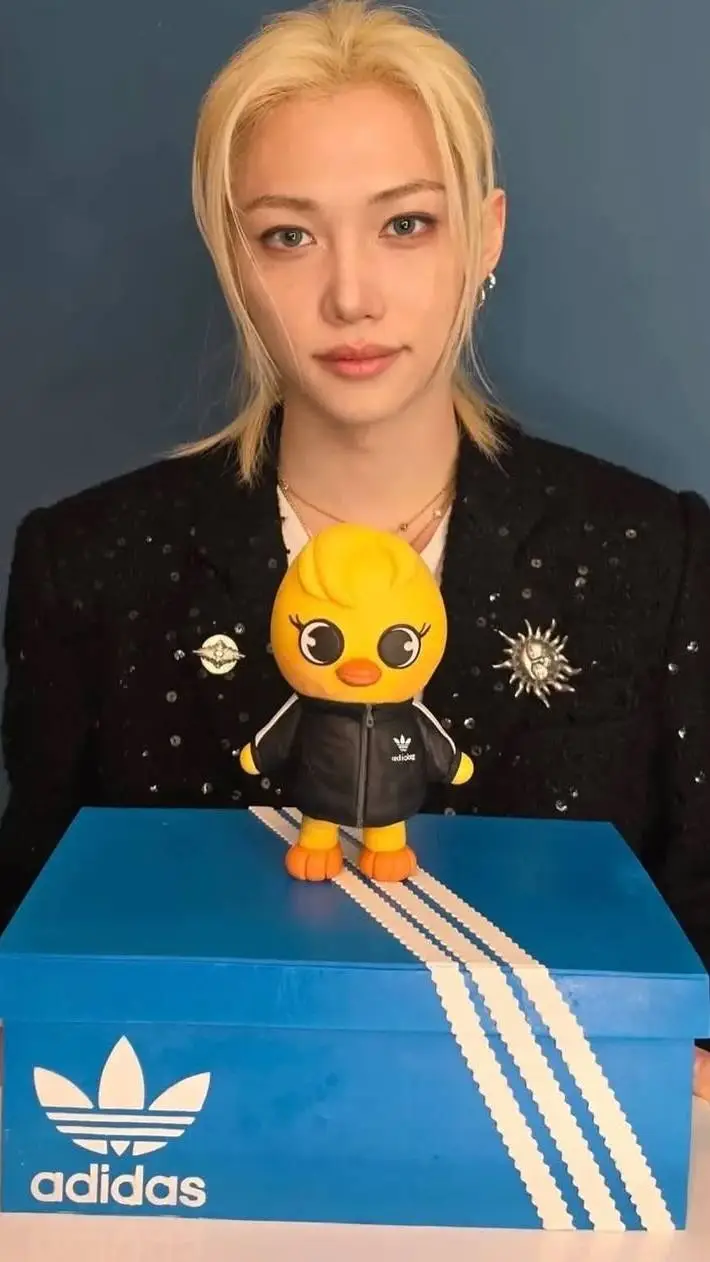 ai character: Felix  background