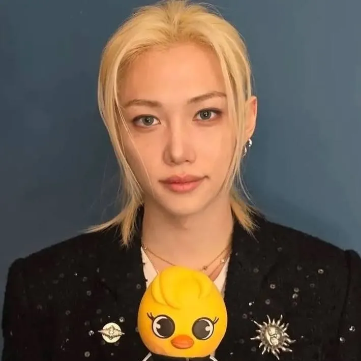 chat with ai character: Felix 