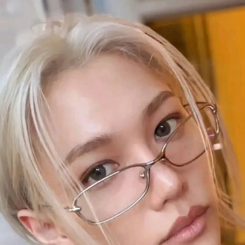 chat with ai character: Felix 