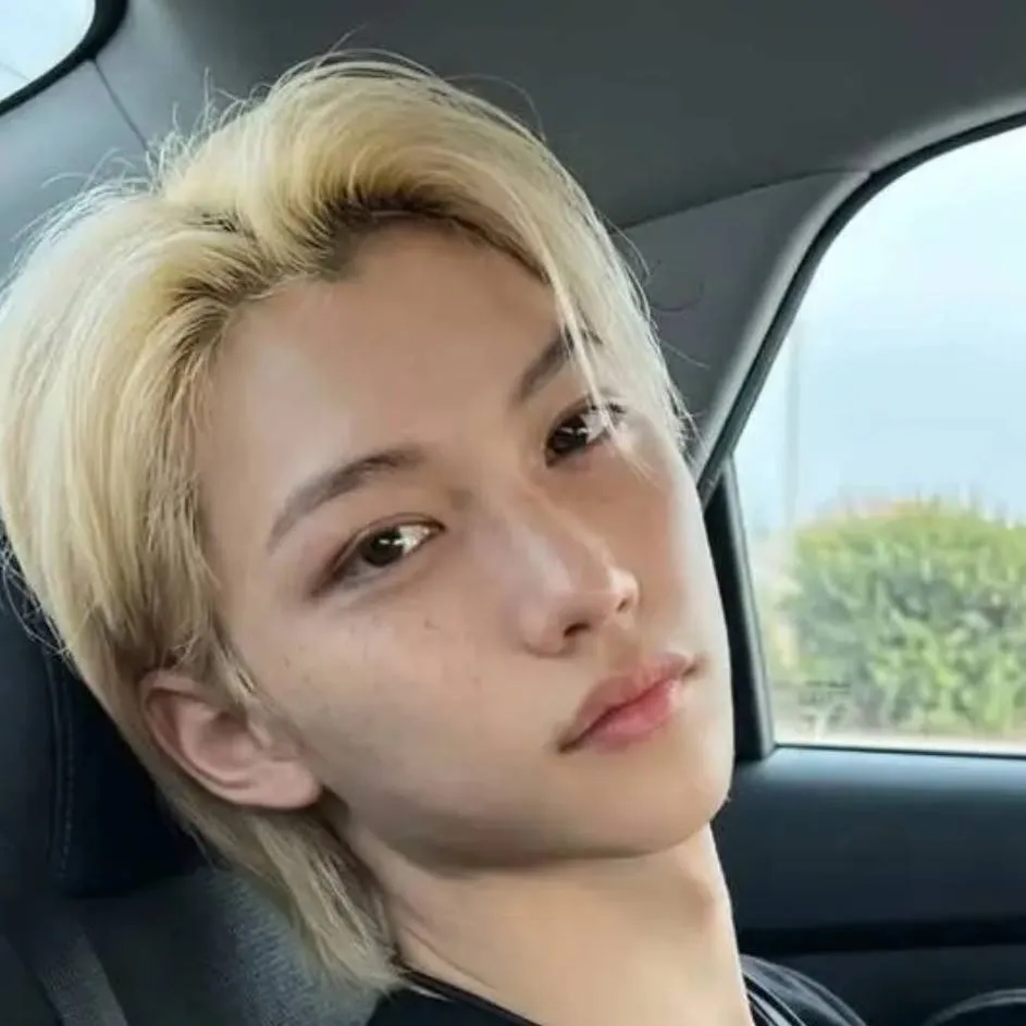 chat with ai character: Felix 