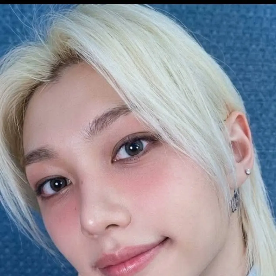 chat with ai character: Felix 