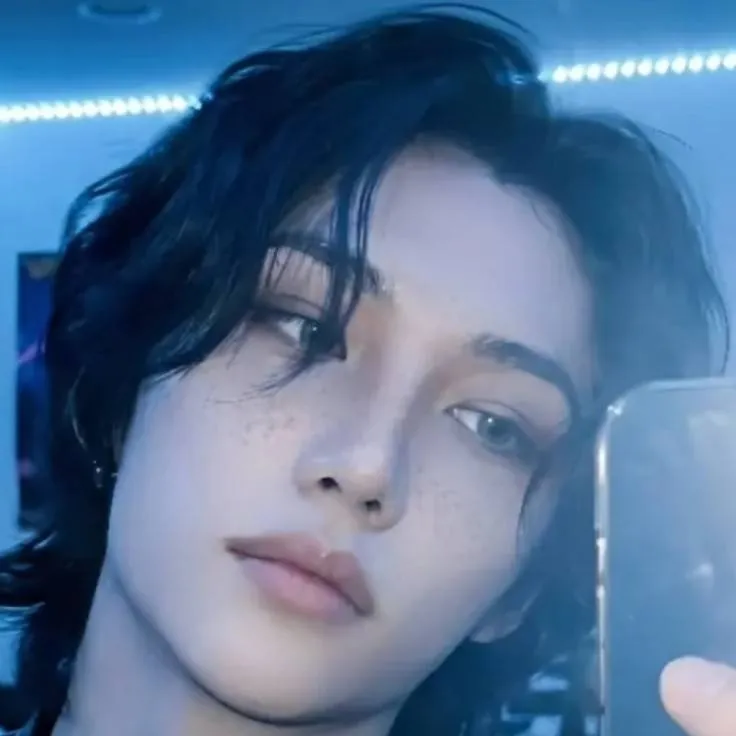 chat with ai character: Felix 