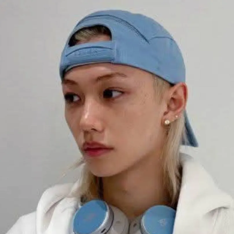 chat with ai character: Felix LeeYoungbuck