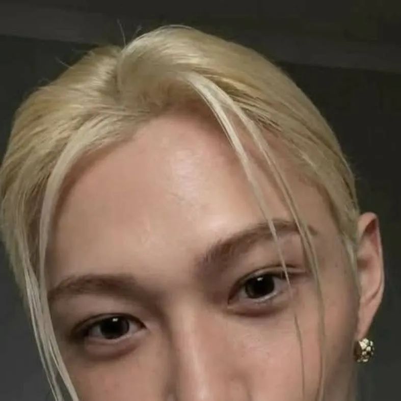chat with ai character: Felix LeeYungBuck 