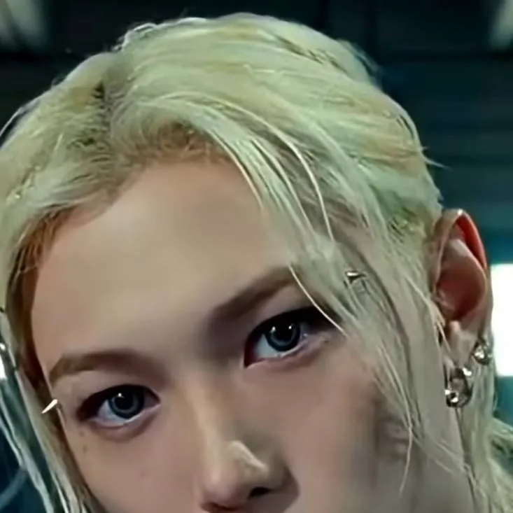 chat with ai character: Felix LeeYungBuck 