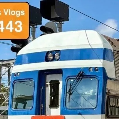 chat with ai character: The final V set