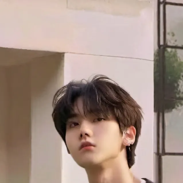 chat with ai character: SKZ