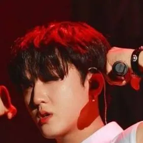 chat with ai character: Changbin 