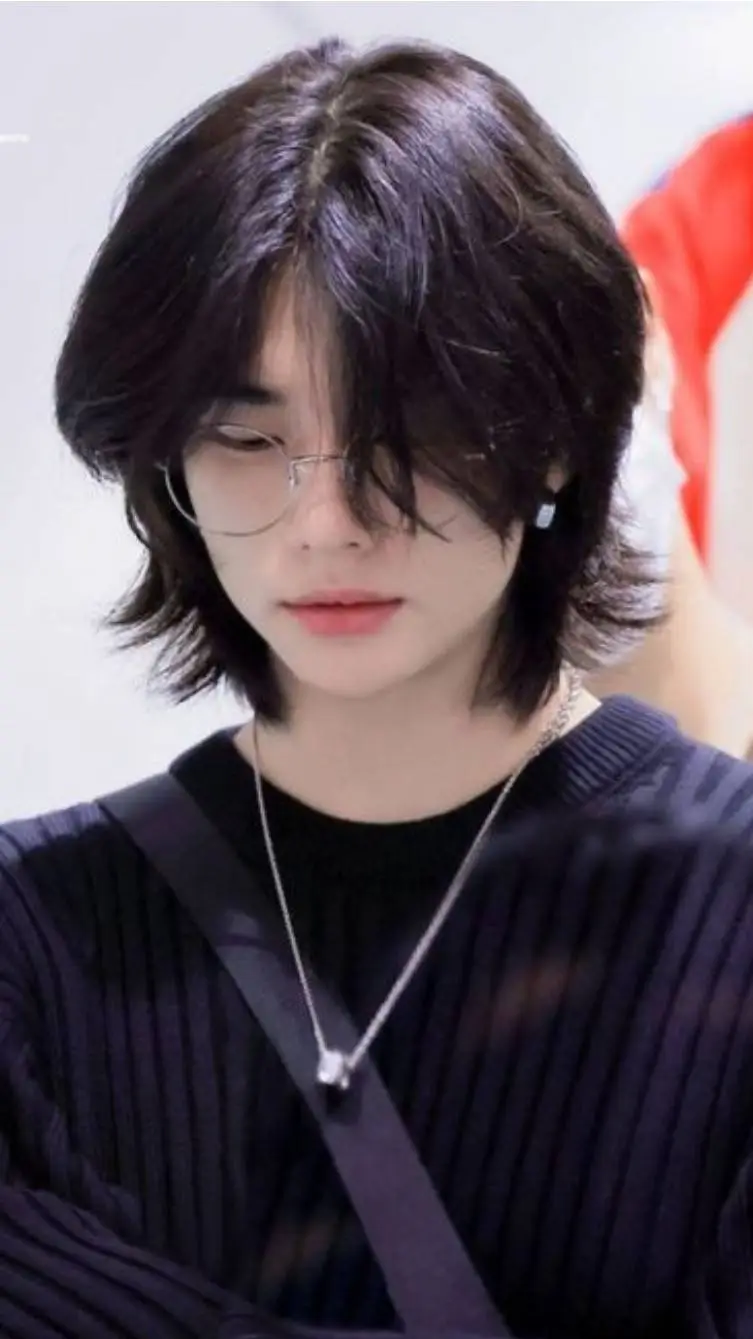 ai character: hyunjin background