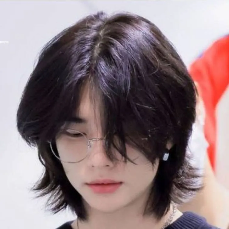 chat with ai character: hyunjin