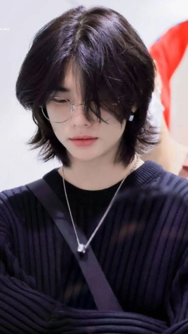 ai character: hyunjin background