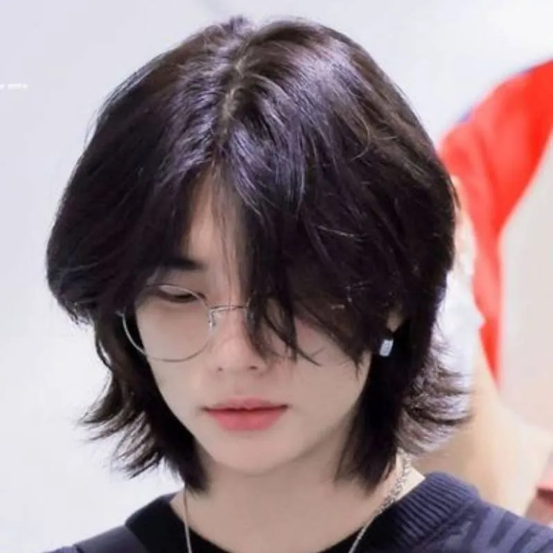 chat with ai character: hyunjin