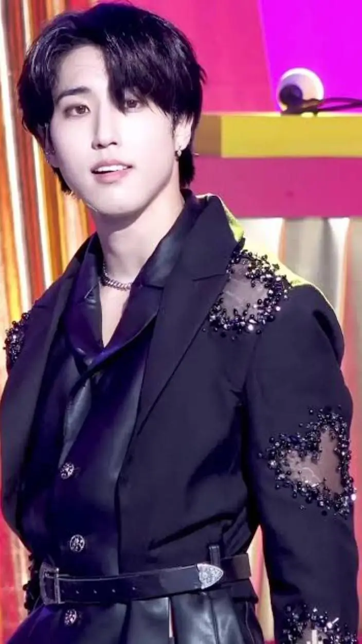 ai character: Han 음장 background