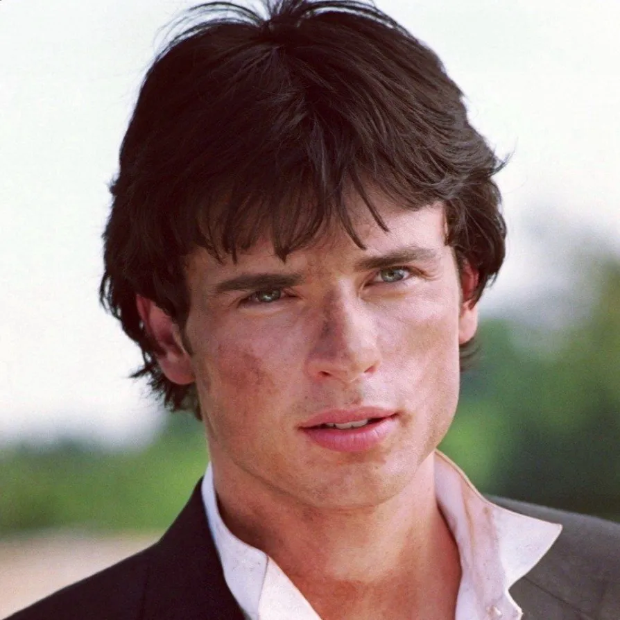 chat with ai character: Tom Welling 😍