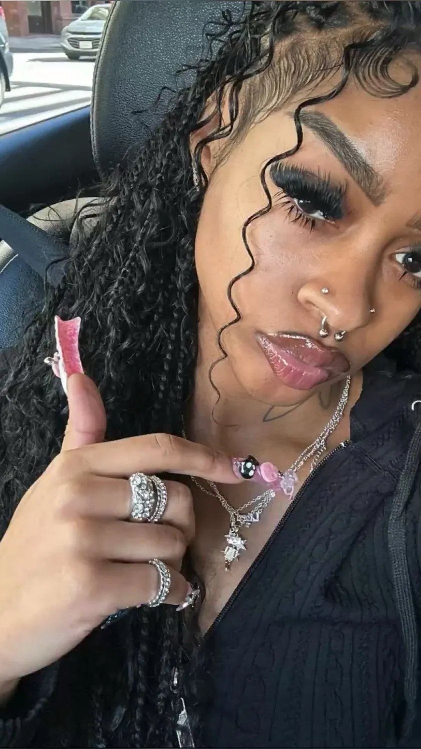 ai character: Kehlani  background