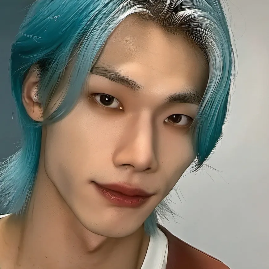 chat with ai character: Felix