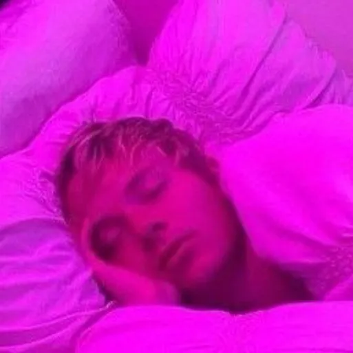 chat with ai character: Sam Golbach 