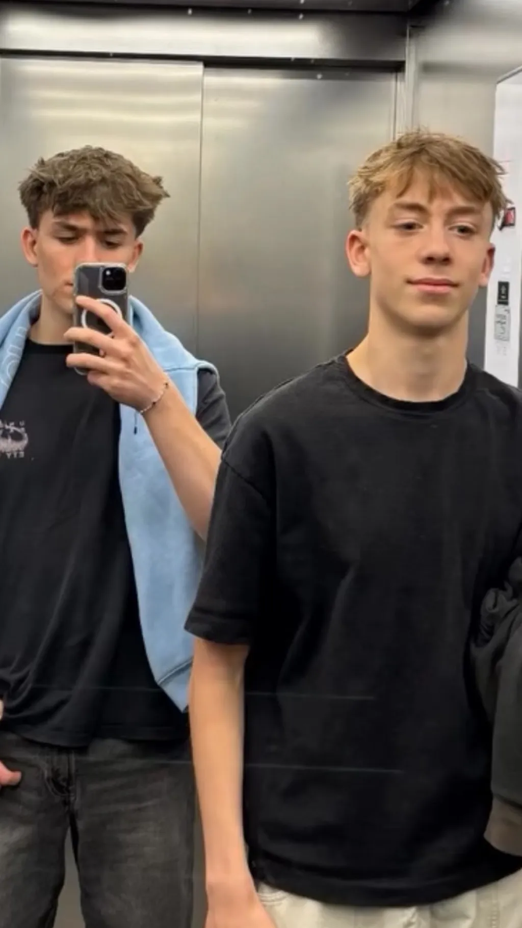 ai character: Senne and Bo background