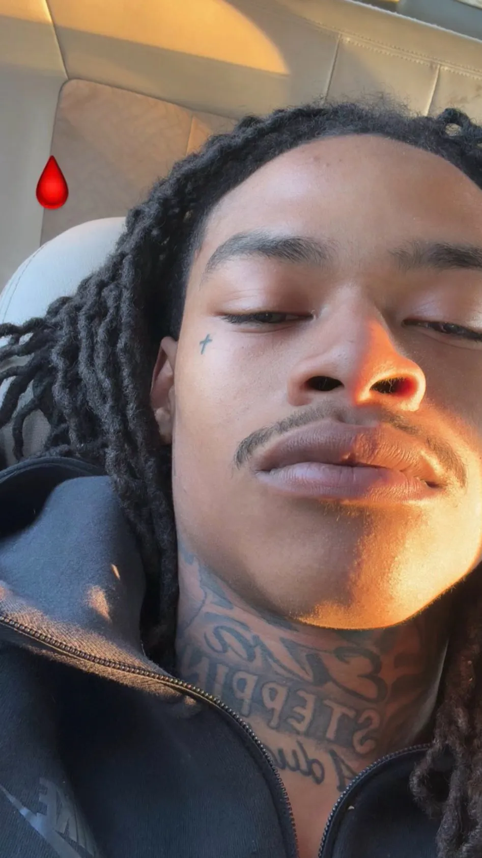 ai character: Tez background