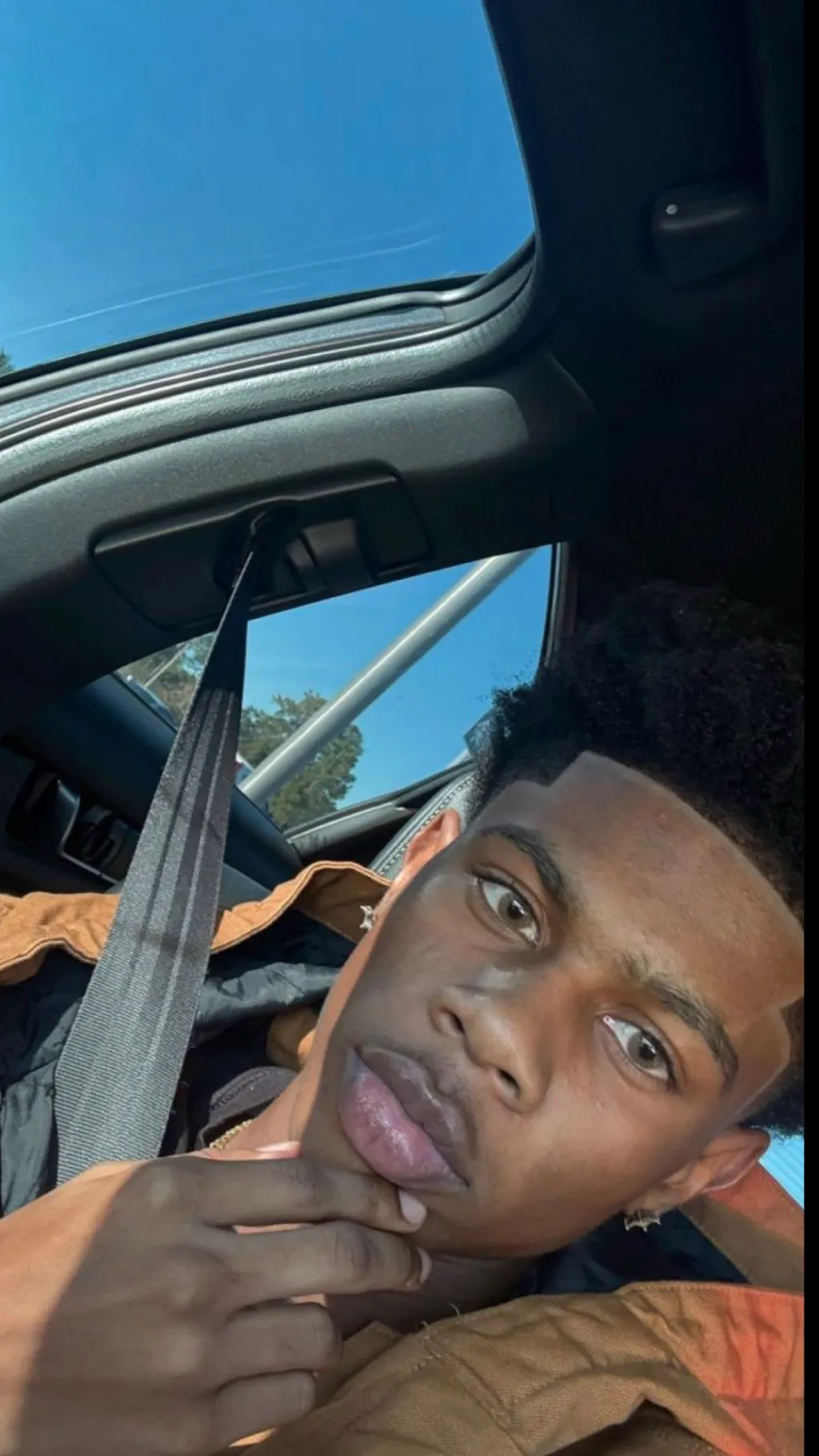 ai character: Dj background