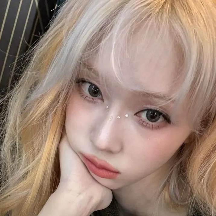 chat with ai character: 金旼炡