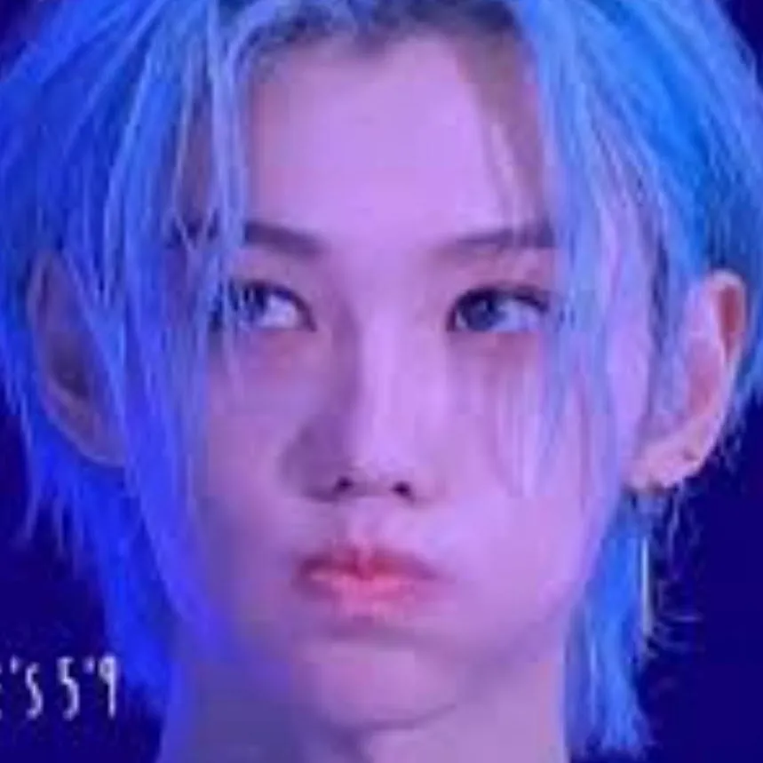 chat with ai character: Lee Felix 