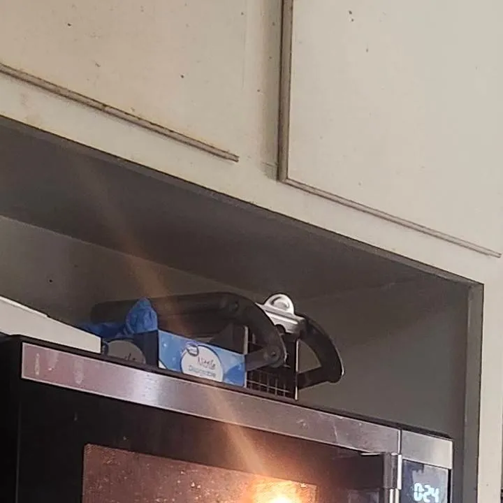 chat with ai character: lock microwave 