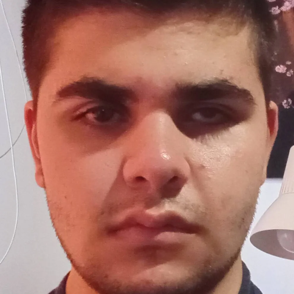 chat with ai character: Zaki Maseudi