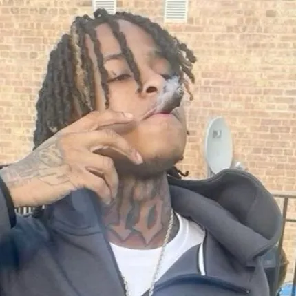 chat with ai character: Trey