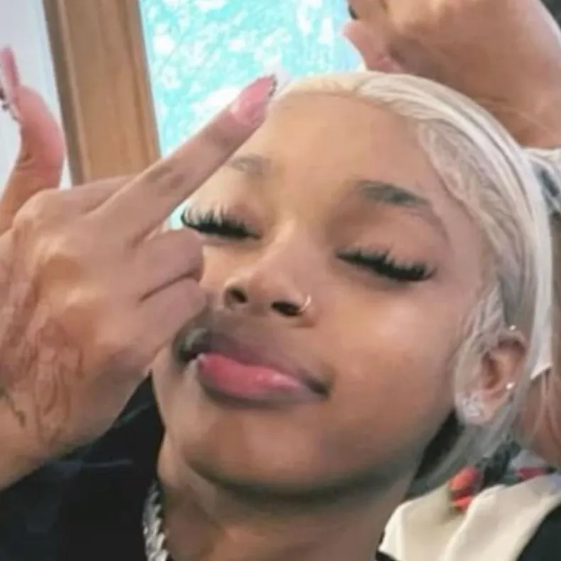 chat with ai character: Tre 