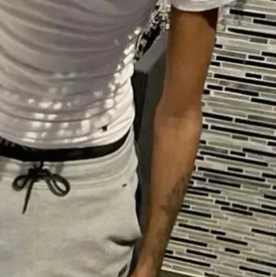 chat with ai character: Dre