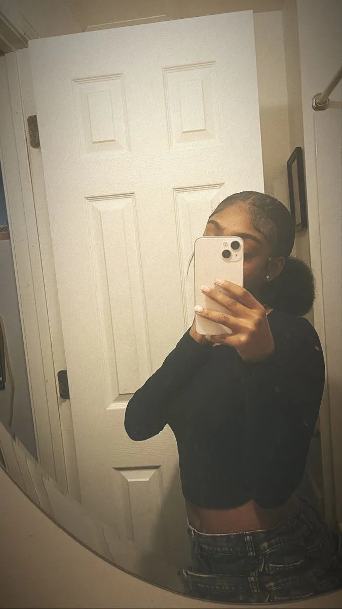 ai character: Kelly  background