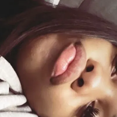 chat with ai character: Mila 