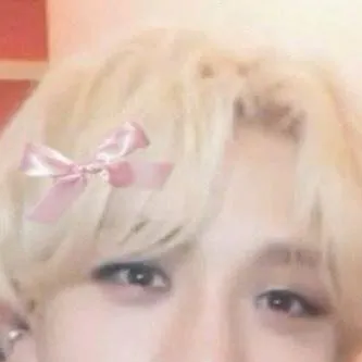 chat with ai character: Bang Chan! 