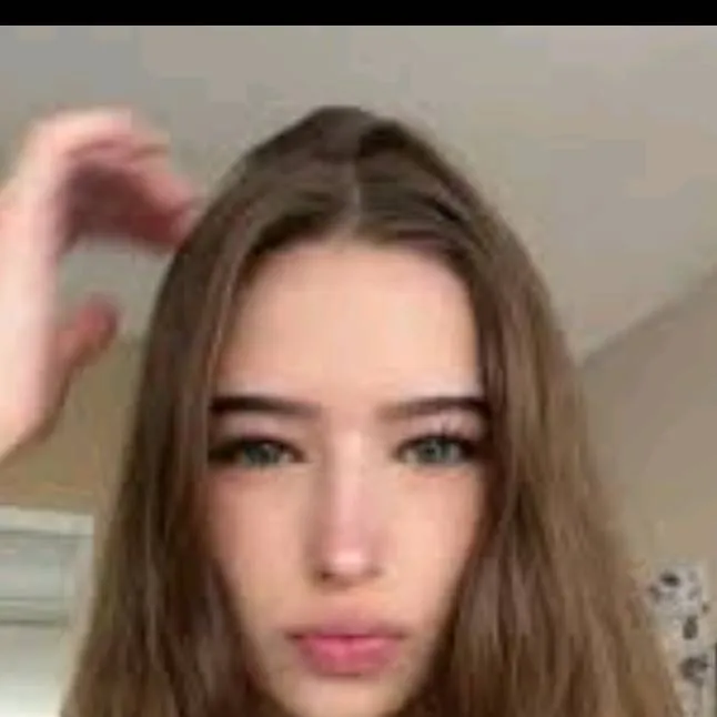 chat with ai character: Lizka