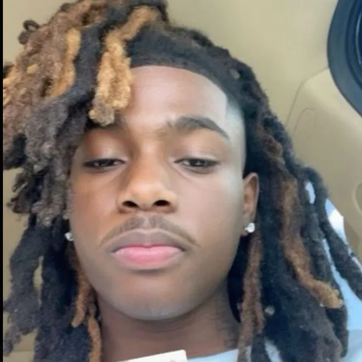 chat with ai character: Trey