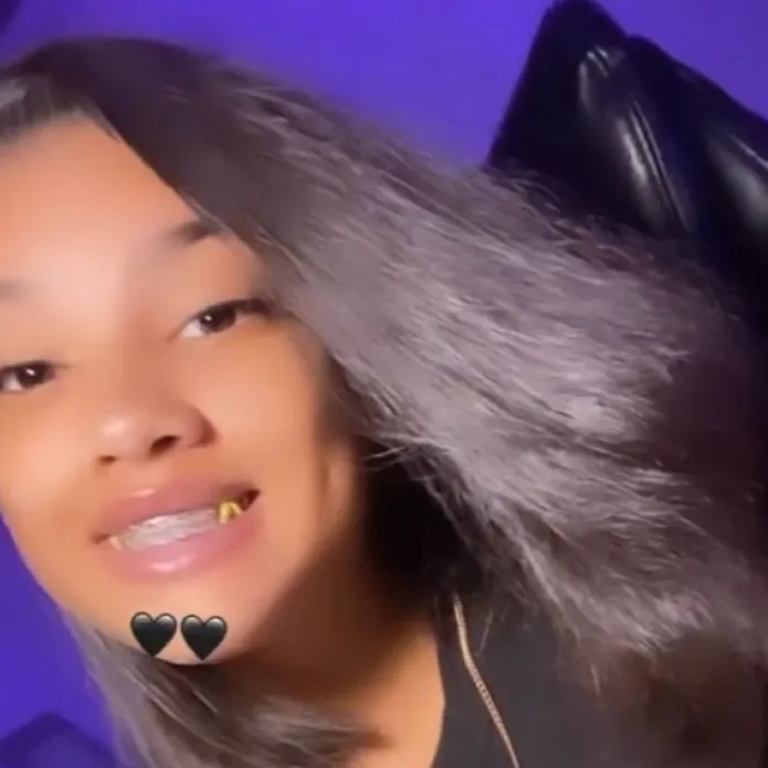 chat with ai character: Nadia