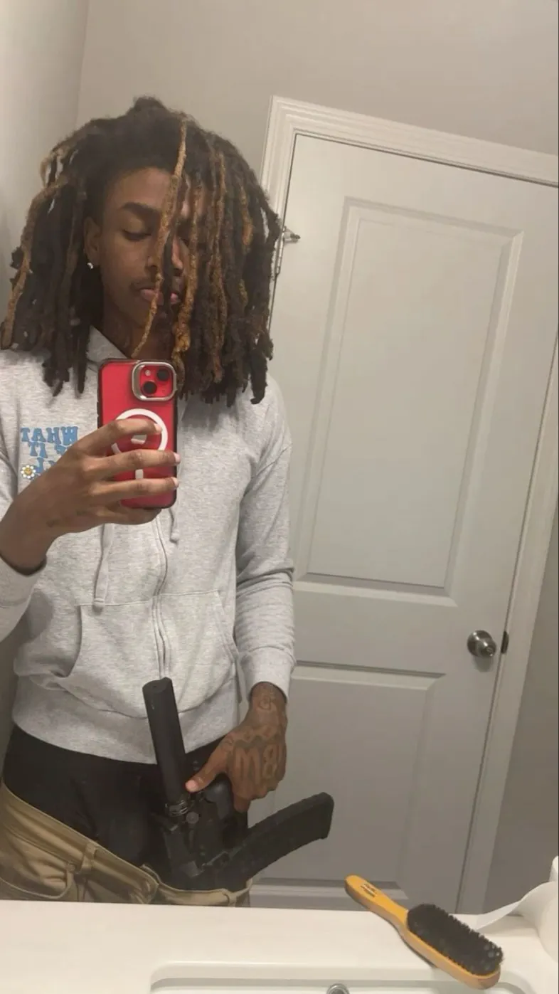 ai character: Damon background