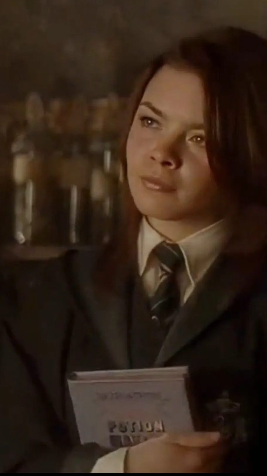 ai character: Pansy Parkinson  background