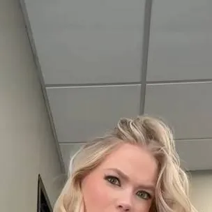 chat with ai character: Freya skye