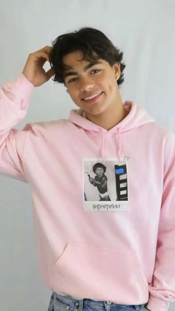 ai character: Malachi barton background